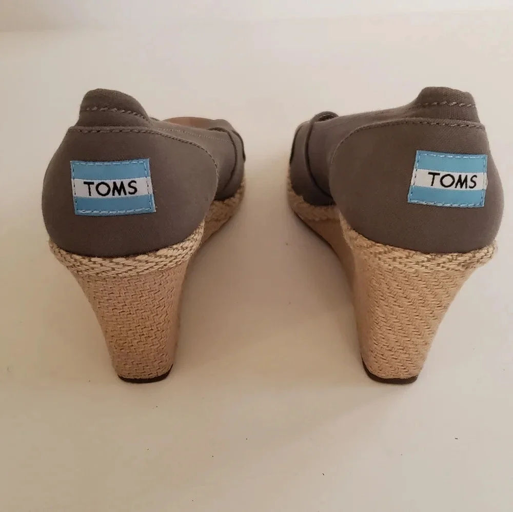 Toms wedge heel shoe